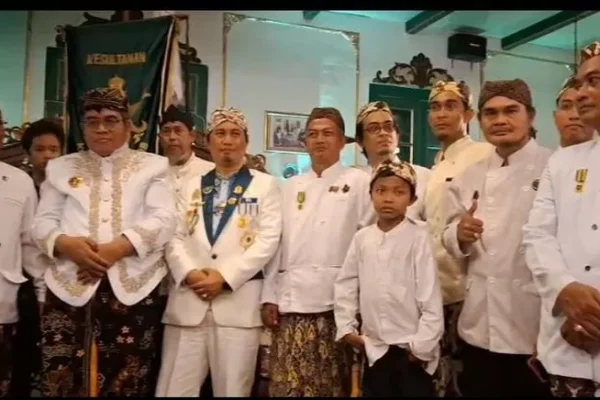Keluarga Besar Pangeran Alas (KBPA) Menghadiri Tradisi Suroan di Keraton Kacirebonan