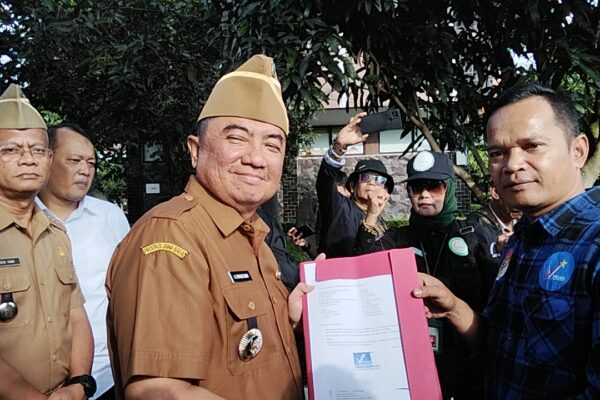 Partai Prima DPK Kabupaten Garut Turunkan Ribuan Massa Bersama 23 Elemen Pendukung 02 Menggelar Aksi Damai di Depan Kantor Bupati Garut